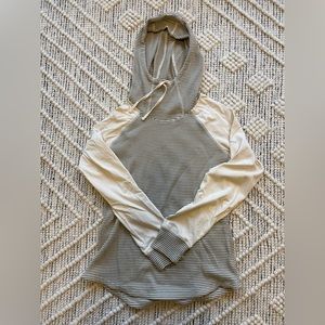 Columbia, size Large, cream and grey